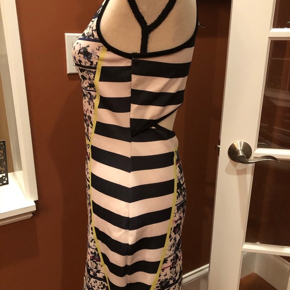 Fire Los Angeles dress with cut out back detail⭐️ - Picture 4 of 8